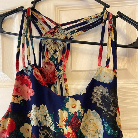 Light weight Dress - Picture 4 of 5